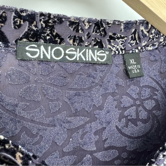 Snoskins Velvet Embossed Long Sleeve Tab Sleeves Burnout V‎ Neck Blouse Shirt - Picture 5 of 10